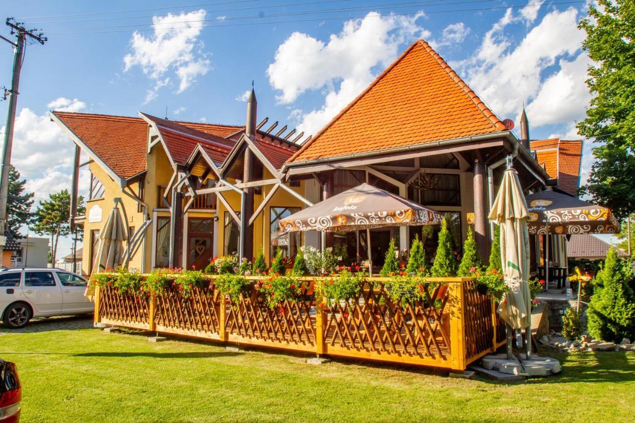Penzion Tuecsoek Šamorín Exteriér fotografie